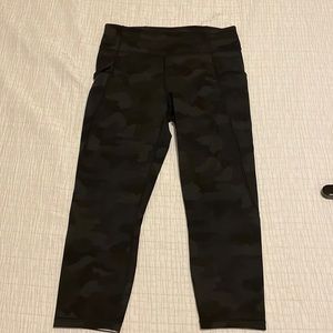 LuluLemon capri sz 10